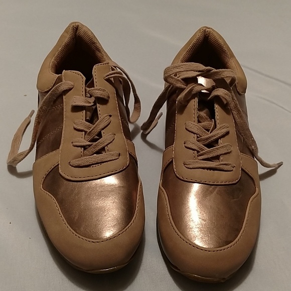 Shoes - Picture 2 of 3